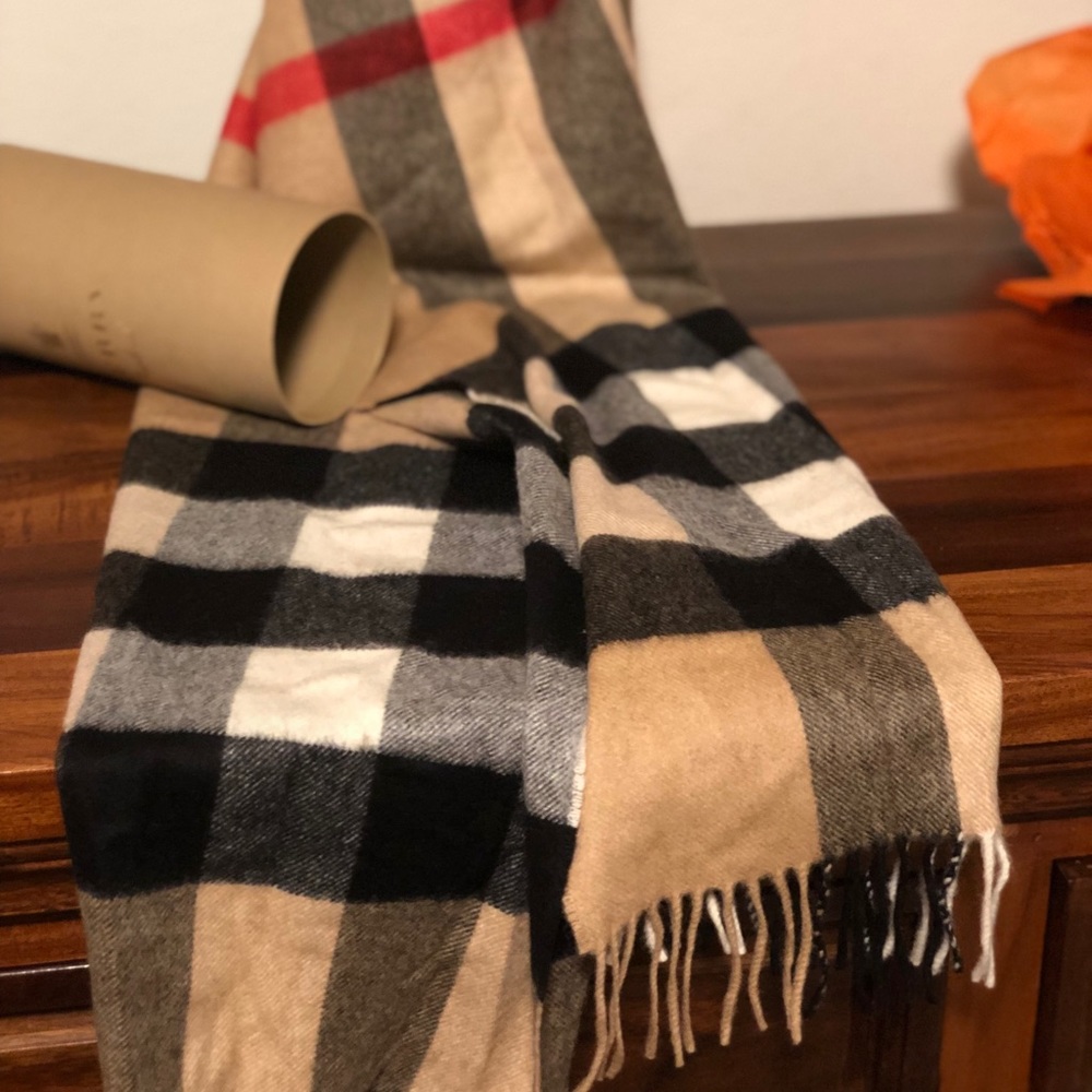 Cashmere Burberry scarf